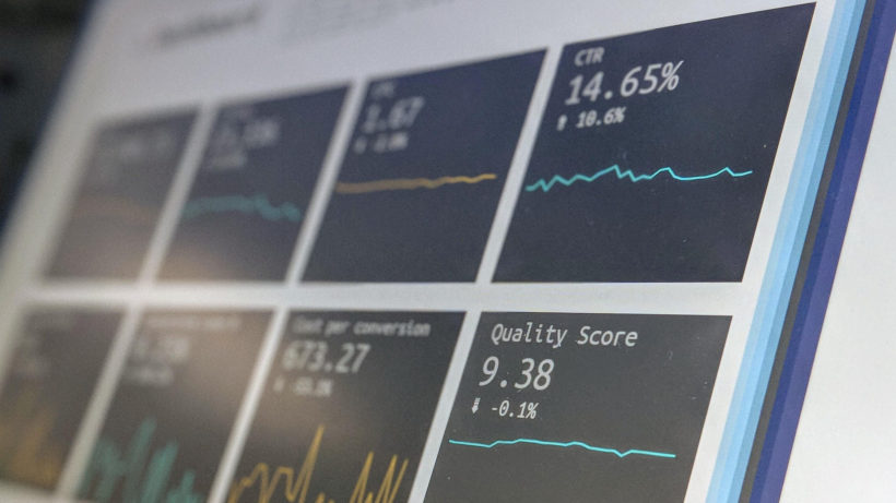 Dashboard monitoring produksi dengan KPI real-time